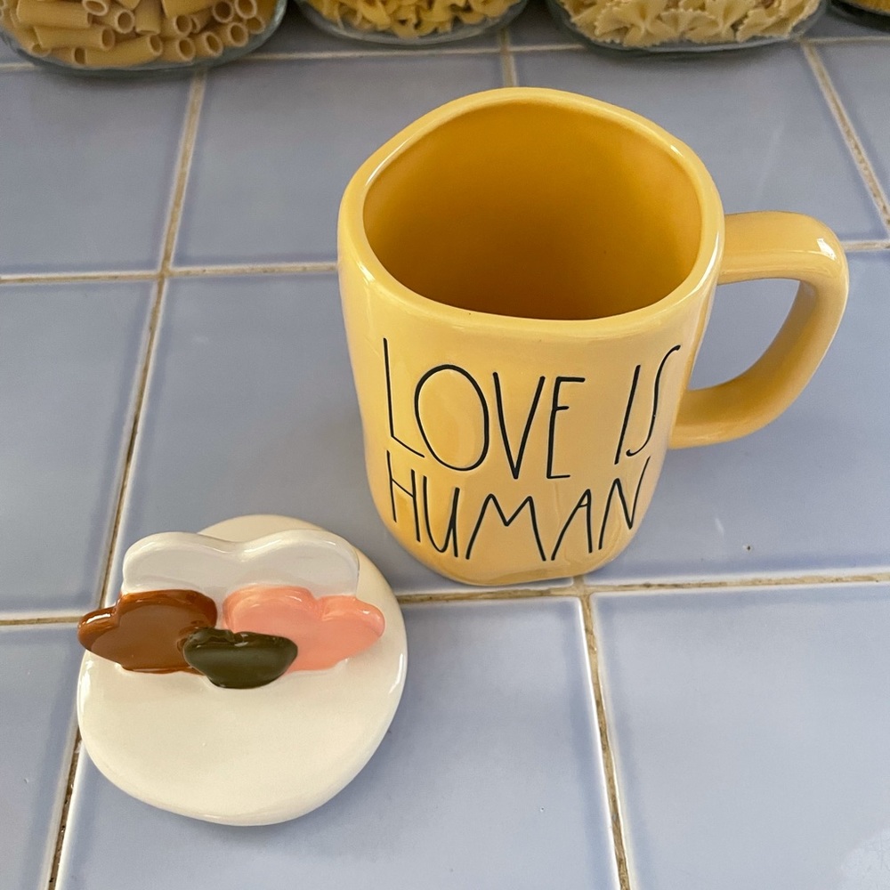 Rae Dunn mug with lid
